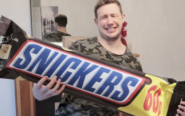 Dünyanın ən böyük "Snickers"i hazırlandı — Rekordlar kitabına düşdü - VİDEO