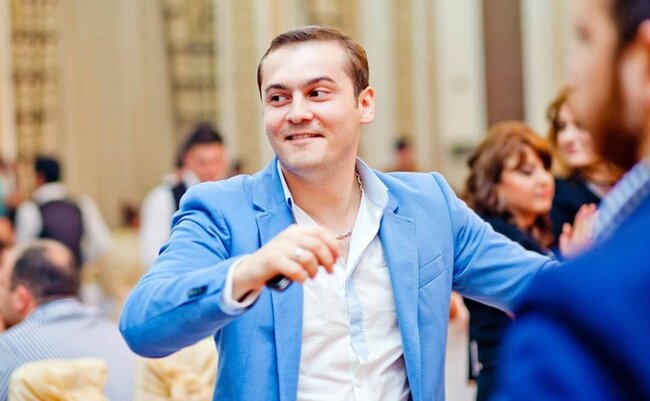 "Qızlar düşünür ki, Həcinin pulu var"