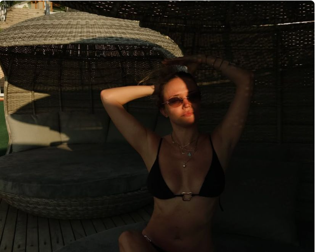 Məşhur ulduzun çimərlikdəki fotoları - hamı "ağzı açıq" qaldı