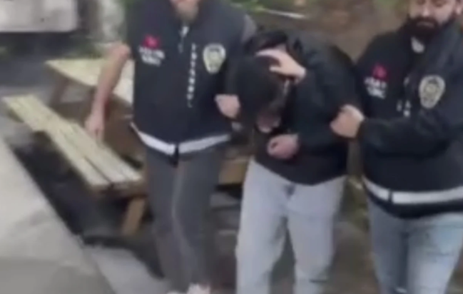 Sosial şəbəkədə tanış olduğu qadınları soydu