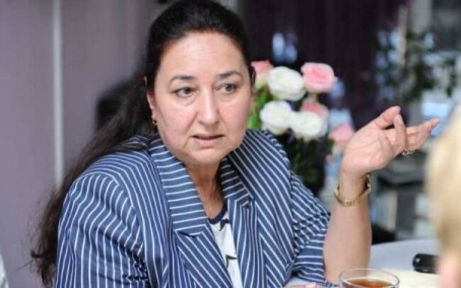 "Müğənnilər açıq-saçıq geyinib, efiri bazara çevirir" - Video