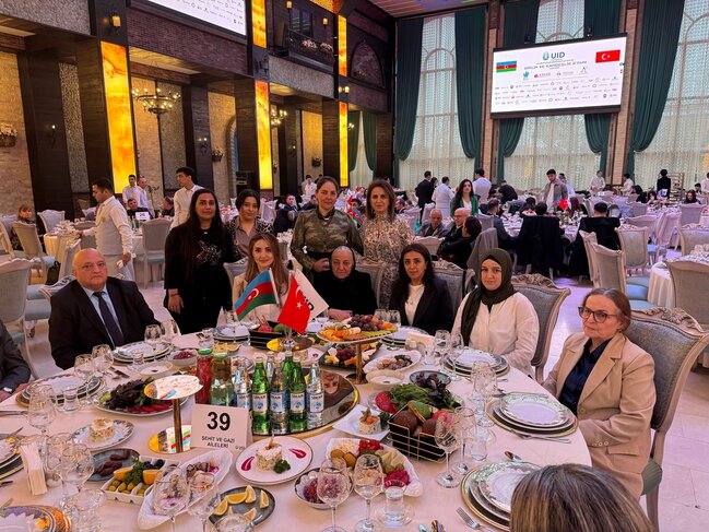 Bakıda Beynəlxalq Demokratlar Birliyinin (UID) Azərbaycan nümayəndəliyinin təşkilatçılığı ilə iftar süfrəsi açılıb - FOTOLAR