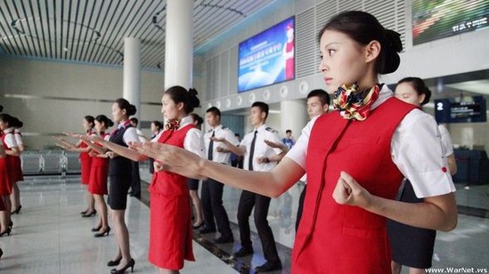 Çində stüardesa işinə necə qəbul edirlər - FOTO