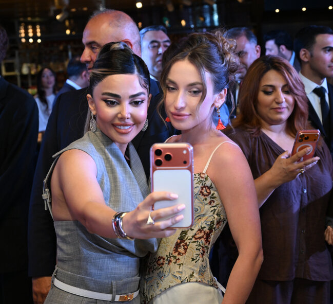 Alyona Əliyeva moda nümayişini izlədi - Fotolar
