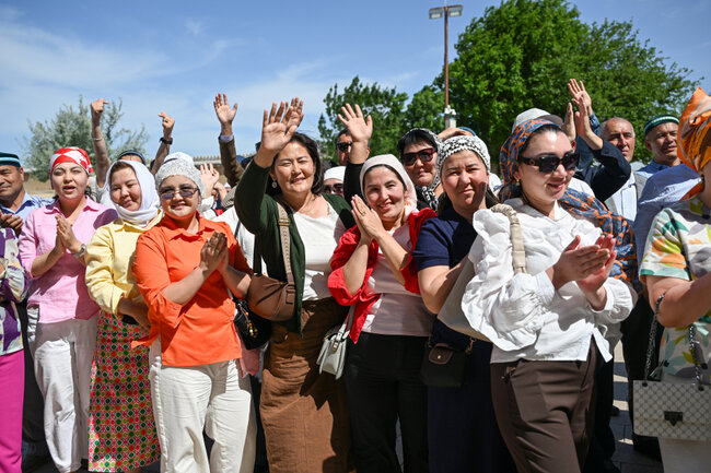 Prezident həmkarları ilə Türküstanı gəzdi - Fotolar