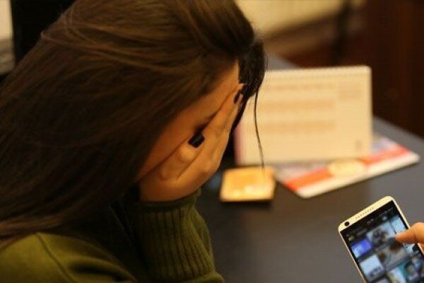 "İnstagram"da qadınla tanış oldu, şəkilləri ilə şantaj etdi