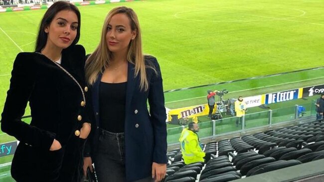 Ronaldonun baldızı ÇILPAQ FOTOSU ilə ağılları başdan aldı