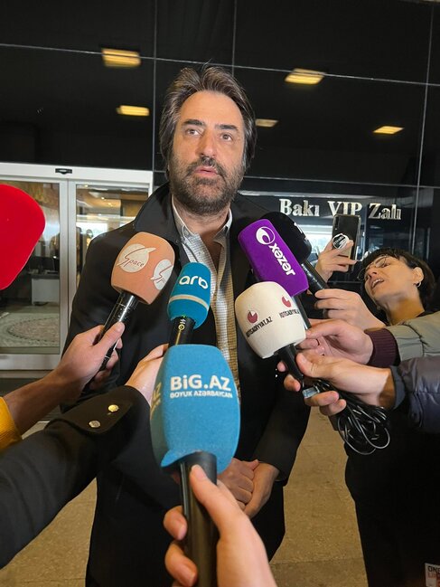 Mahsun Kırmızıgül Bakıda sualları cavablandırdı - FOTO-VİDEO