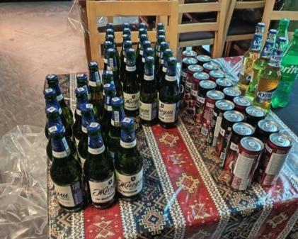 "Hoqqa" çay evində istehlaka yararsız içkilər aşkarlanıb