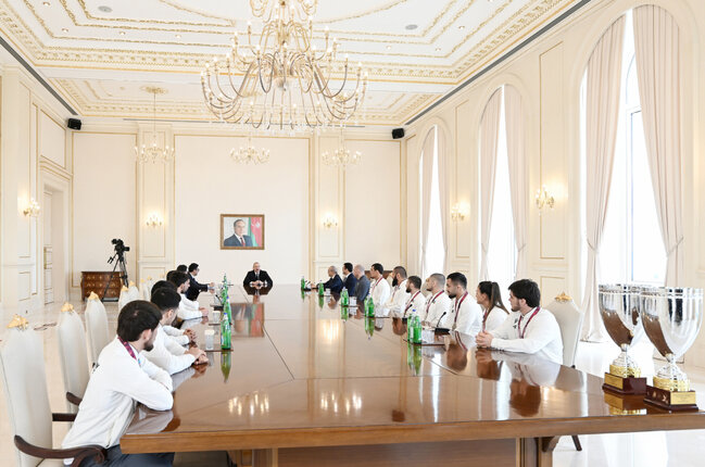 Prezident çempion güləşçiləri qəbul etdi - Fotolar
