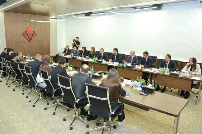 Veysəloğlu Şirkətlər Qrupunda Prezident təqaüdçüsü olan əməkdaş övladları ilə görüş keçirilib