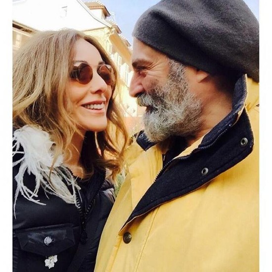 Tanınmış cütlük Fransada - romantik FOTO