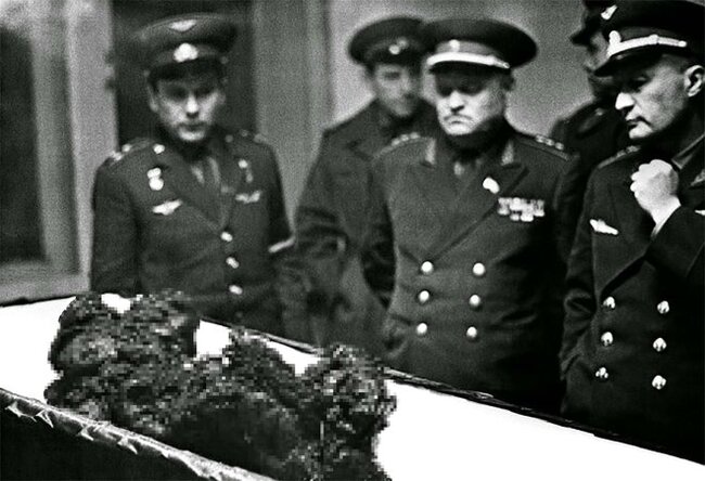 Bu fotodakı ata-qız bir neçə saniyə sonra baş verəcək faciədən xəbərsizdir