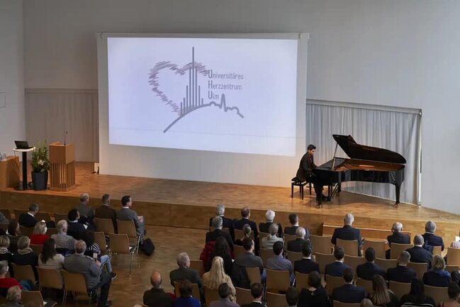 Azərbaycanlı pianoçu Eynşteynin doğulduğu şəhərdə ifasıyla Kardioloji Mərkəzin açılışını etdi - FOTO