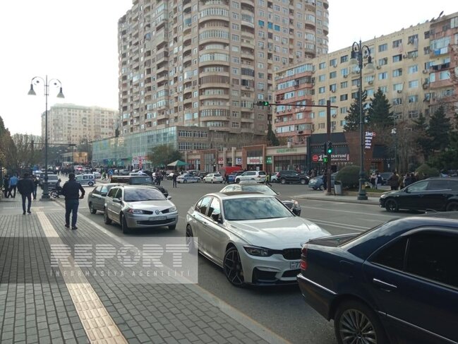 Bakıda yaşayış binasında güclü partlayış olub, ölən var - YENİLƏNİB