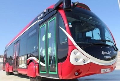 "28 Mall"un qarşısında qəza – "BakuBus" avtobusu ilə minik avtomobili toqquşdu
