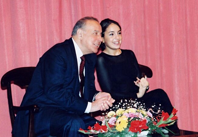 Leyla Əliyeva babasını BELƏ ANDI - FOTO
