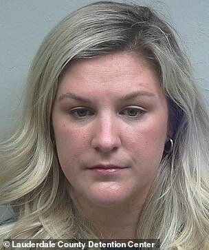 7-ci sinif şagirdi ilə cinsi əlaqədə olan ƏRLİ MÜƏLLİMƏ həbs olundu - FOTO