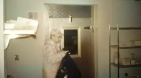 27 il meşədə yaşayan adam kameralara yaxalandı