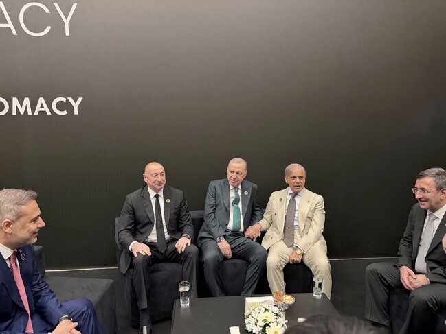 Liderlərin səmimi görüşündən - Fotolar