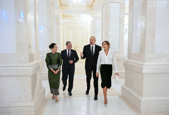 Prezidentlə xanımının adından rəsmi nahar verildi - Video - Fotolar