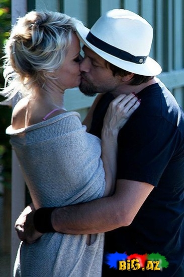 Pamela iki dəfə boşandığı əri ilə öpüşdü - FOTO