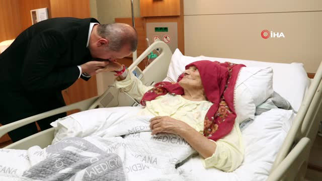 Rəcəb Tayyib Ərdoğan özəl xəstəxanada müalicə alan xəstəni ziyarət etdi - FOTOLAR+VİDEO