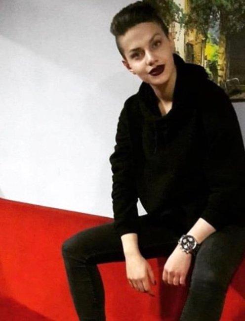 Ana evə gec gələn qızını öldürüb polisə getdi: 