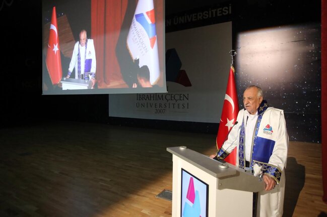 İş adamı Abdolbari Gozala fəxri doktor adı verildi