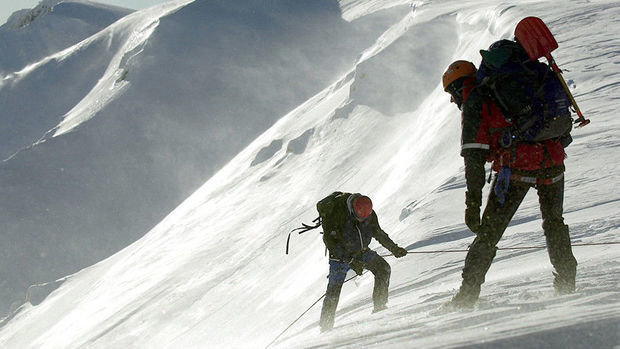 8 alpinist qar uçqununda öldü