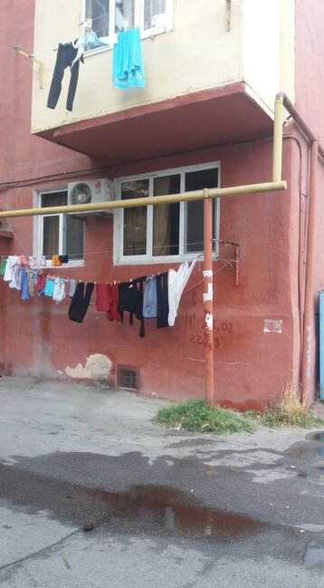 Gecəyarısı bir məhəllədə 2 MÜƏMMALI HADİSƏ: 22 yaşlı gənc özünü binadan atdı, ardınca... - FOTOLAR