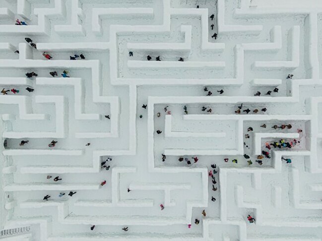 Polşada dünyanın ən böyük qar labirinti - VİDEO