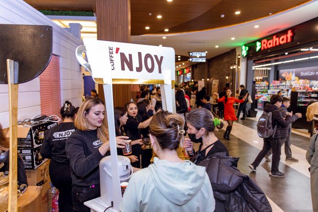 Berqa" və "Cofee N`Joy" "Sevginin İZi" adlı yarmarkada