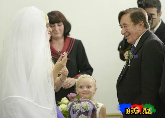 81 yaşlı milyarder 5-ci dəfə evləndi - FOTO