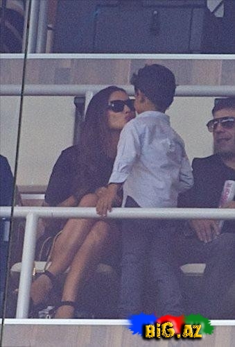 İrina Şeyk Ronaldonu oğlu ilə birgə izlədi - FOTO