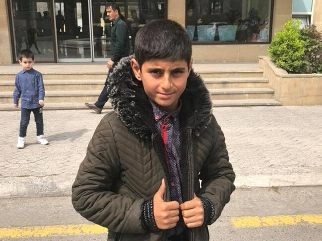 Məktəbdə xəsarət alan şagirdi xəstəxanadan evə buraxıldı - FOTO