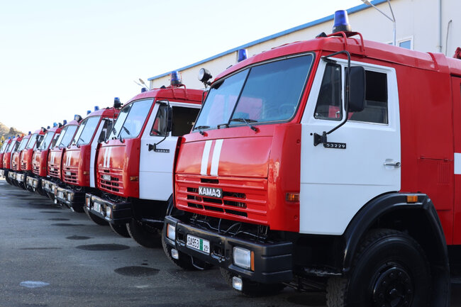 Prezident tapşırdı - Qırğızıstana 10 "KamAZ" göndərildi