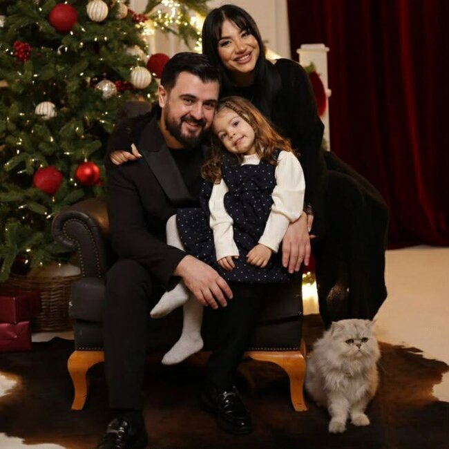 Ailələri ilə bayram fotosu paylaşdılar - Fotolar