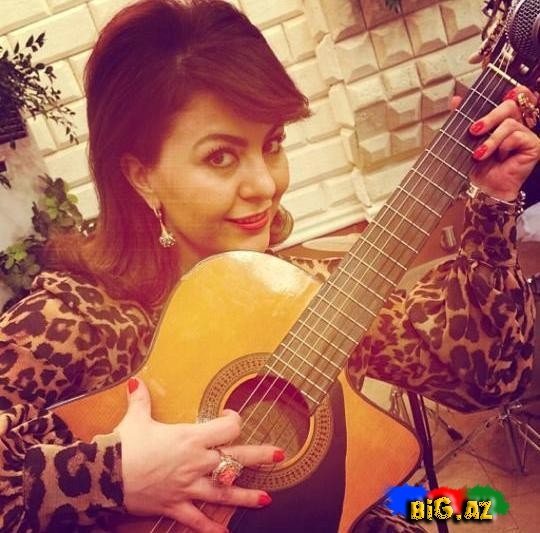 Samirə sazı gitaraya dəyişdi - FOTO