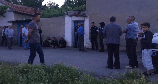 78 yaşlı cütlük evlərinin həyətində güllələndi - FOTOLAR