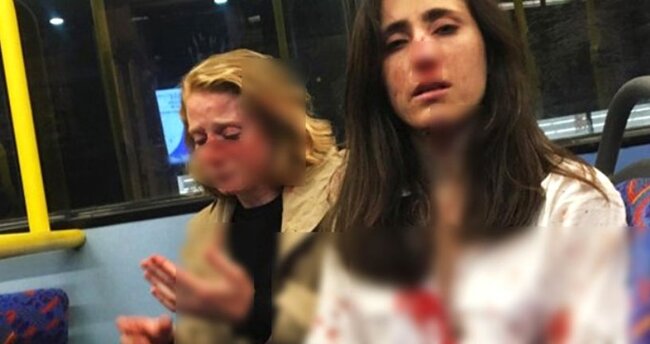 4 oğlan avtobusda lesbiyan qızları döydü, öpüşməyə məcbur etdi - VİDEO
