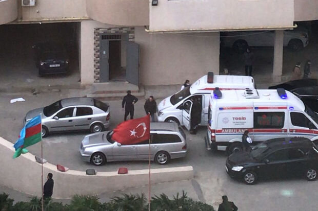 Bakıda ər arvadını balta ilə amansızca DOĞRADI - YENİLƏNİB - FOTO