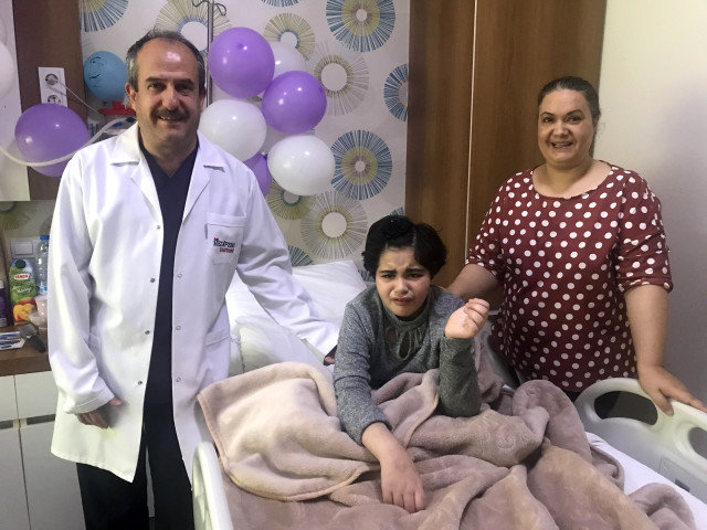 11 yaşlı qızın mədəsindən çıxanlar həkimləri şok etdi - FOTOLAR