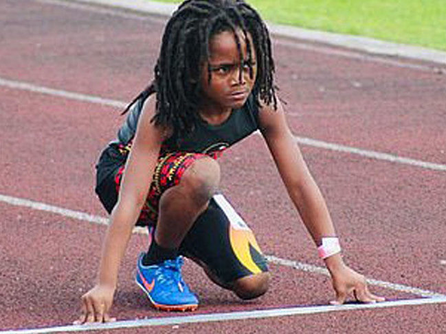 Dünyanın ən sürətli 7 yaşlı oğlanı rekord vurdu - VİDEO - FOTO