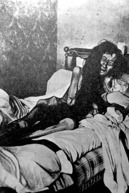 Bu fotodakı ata-qız bir neçə saniyə sonra baş verəcək faciədən xəbərsizdir