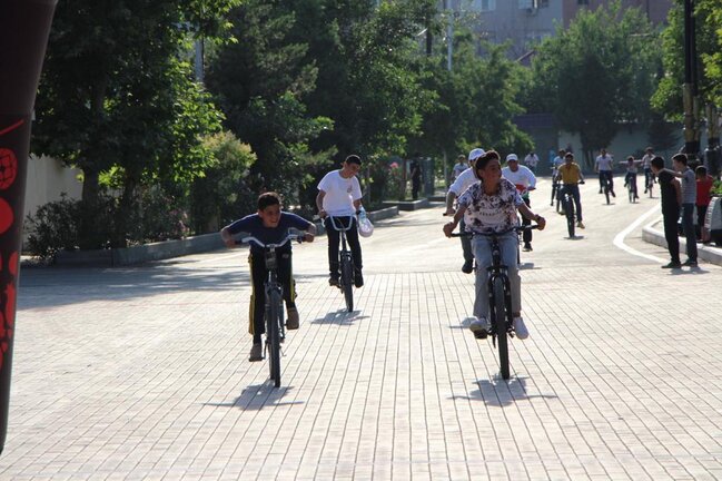 Yevlaxda velosiped yarışı keçirilib