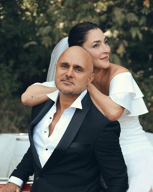 Evliliklərinin 15-ci ilində gəlinlik geyindi - Fotolar