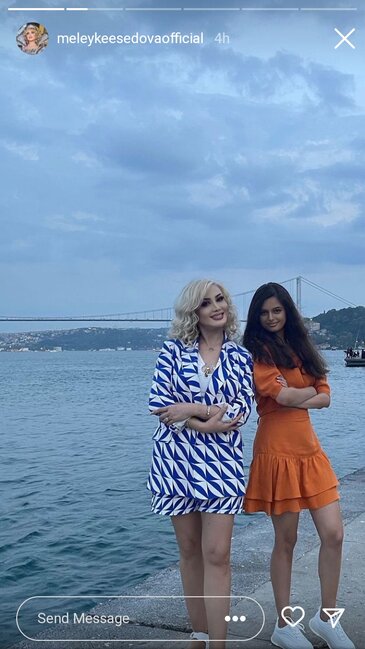 Məleykə Əsədova qızı ilə YENİ FOTO