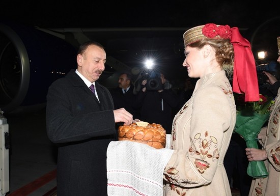Prezident Belarusa rəsmi səfərə gedib