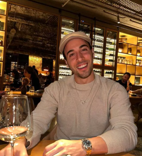 "Yalı Çapkını"nın Pelini ilk dəfə sevgilisinin üzünü paylaşdı -FOTO